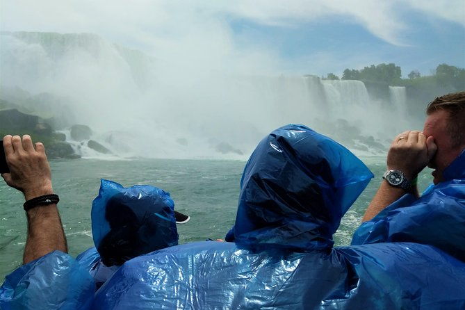 niagara-falls-canadian-side-tour-and-maid-of-the-mist-boat-ride-option