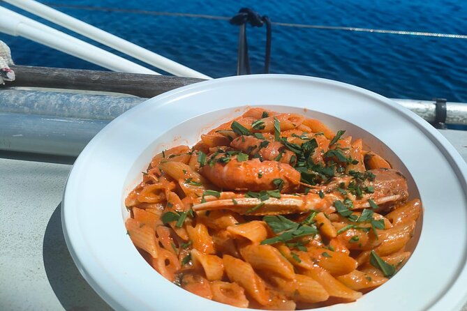 one-day-excursion-on-a-sailing-boat-in-the-gulf-of-alghero