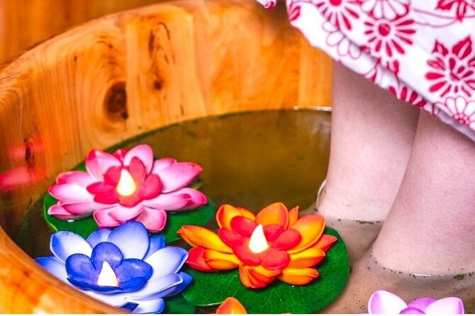 osaka-aroma-massage-with-bamboo-stick-at-the-temple