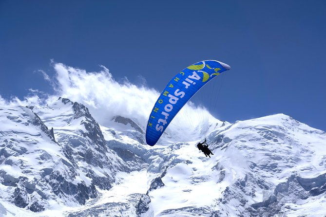 paragliding-tandem-flight-over-the-alps-in-chamonix