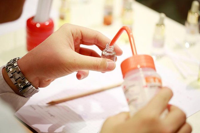paris-create-your-own-perfume-workshop-with-a-perfumer
