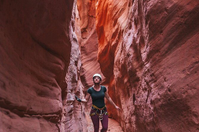 peekaboo-slot-canyon-utv-and-hiking-adventure