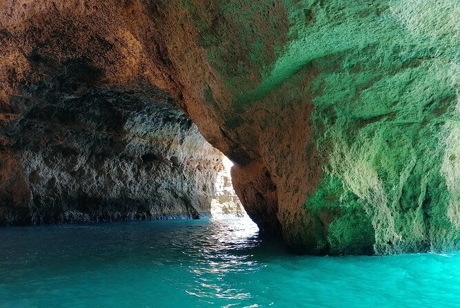 portimao-to-benagil-adrenaline-wave-90-minutes-cave-tour