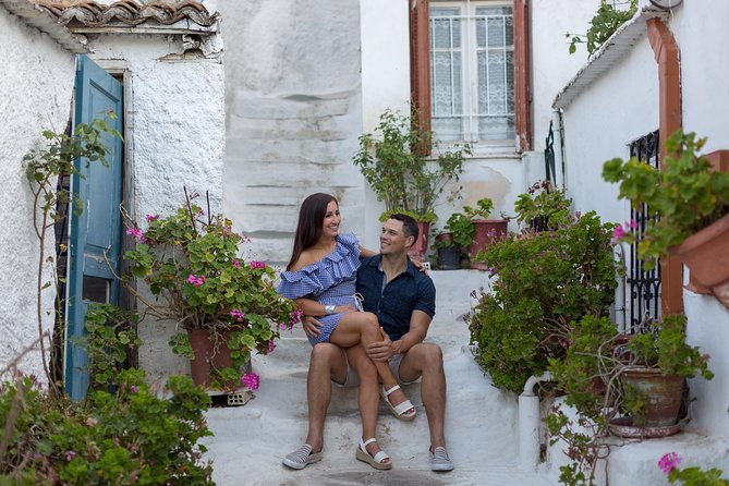 private-athens-walking-tour-with-a-personal-photographer