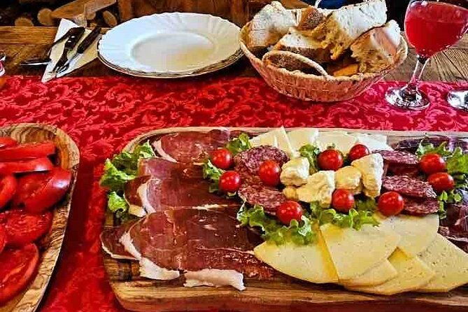 private-authentic-local-food-at-family-home-experince