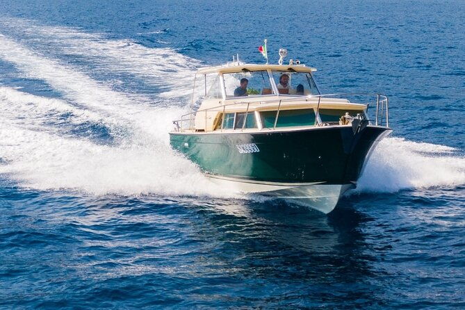 private-boat-tour-along-the-amalfi-coast-or-capri