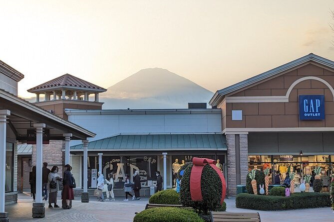 private-car-mt-fuji-and-gotemba-outlet-in-one-day-from-tokyo