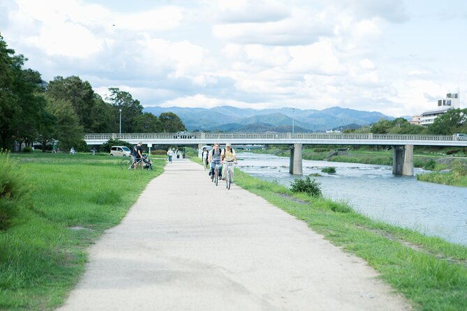 private-cycling-tour-by-e-bike-pm-with-an-authorized-guide