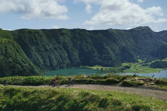 private-e-bike-tour-on-sete-cidades-volcanos-rim-with-lake-view