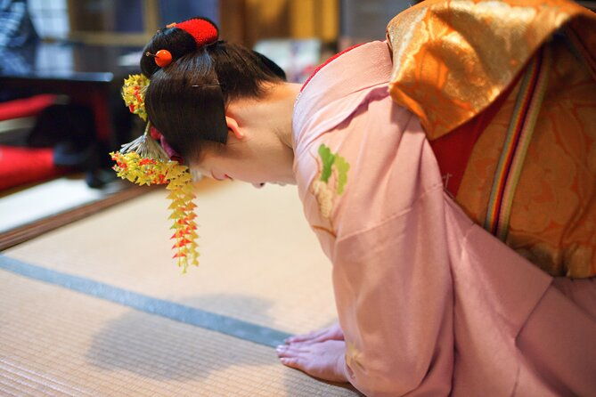 private-geisha-show-with-maiko-an-apprentice-geisha