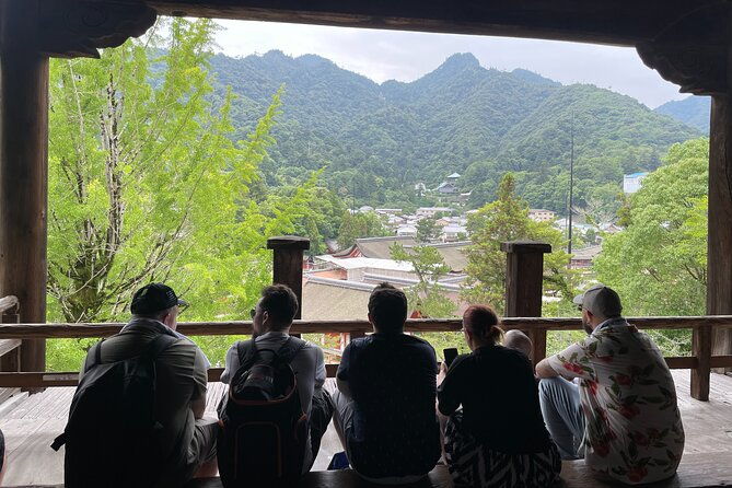 private-hiroshima-and-miyajima-tour-with-local