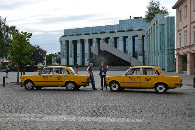 private-historical-tour-of-warsaw-by-a-retro-fiat-with-pickup