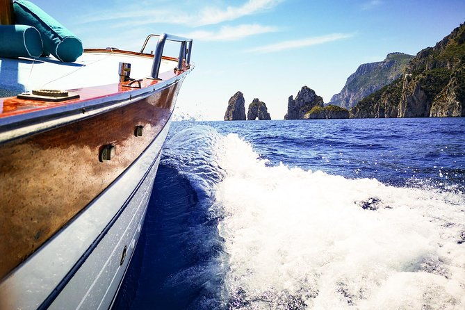 private-island-of-capri-boat-tour-for-couples