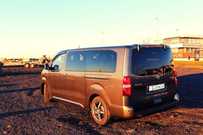 private-keflavik-airport-transfer-round-trip