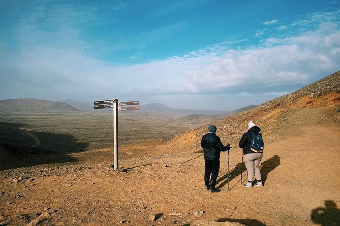 private-premium-volcano-hike-with-local-geology-enthusiasts