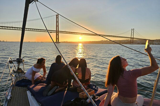 private-relaxing-sunset-tour-along-the-tagus-river