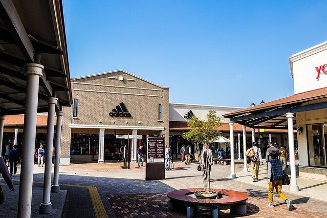 private-shopping-tour-from-osaka-to-kobe-sanda-premium-outlets