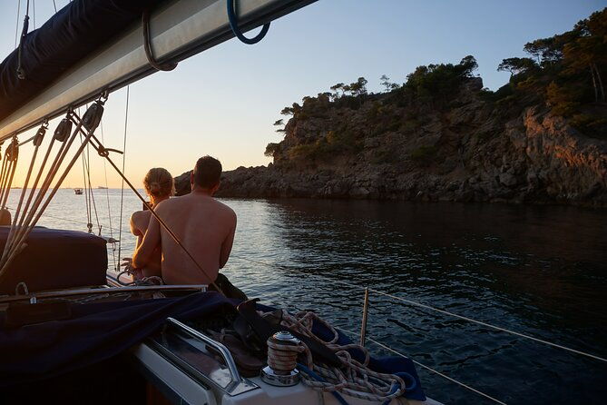 private-sunset-sailing-tour-along-the-north-coast