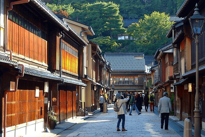 private-tour-from-kanazawa-gold-leaf-and-sushi-delights