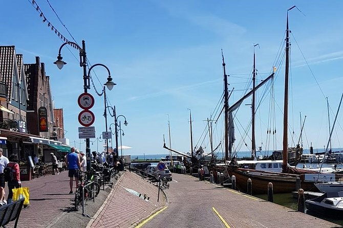 private-tour-to-zaanse-schans-volendam-cheese-windmills-clogs