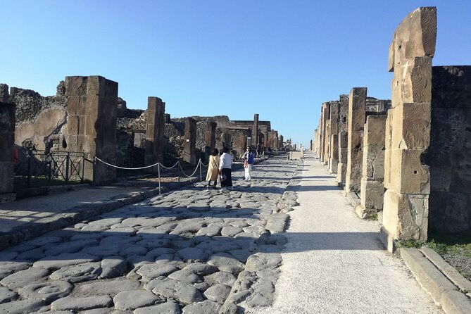 private-tour-with-official-guide-through-the-wonders-of-pompeii