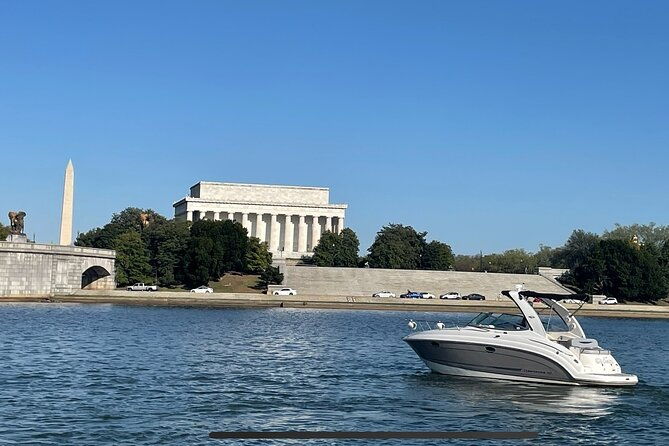 private-yacht-tour-along-washington-dc-waterfront