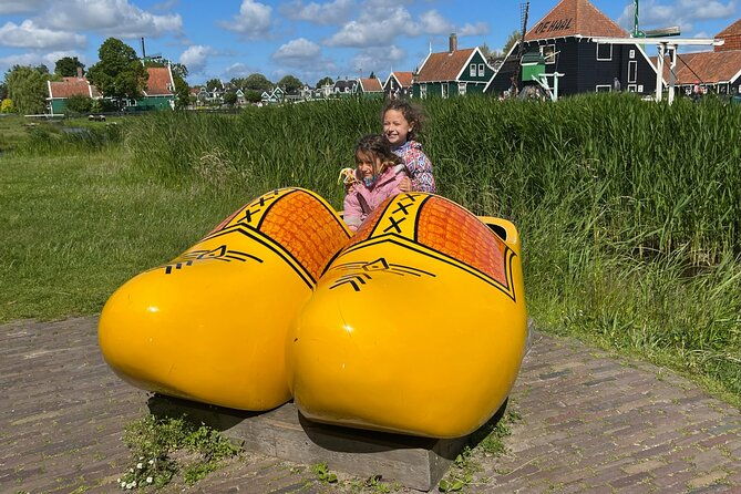 quaint-dutch-countryside-windmills-fishing-villages