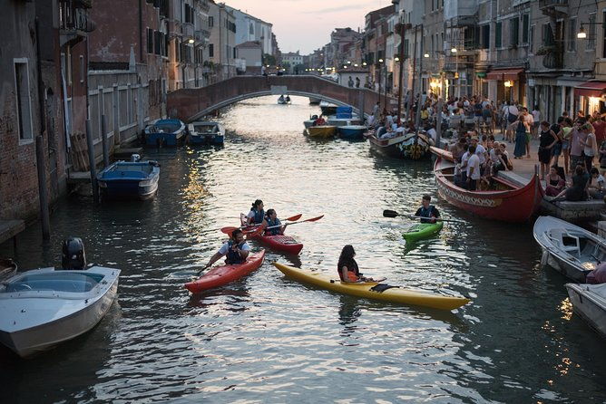 real-venetian-kayak-tour-of-venice-canals-with-a-local-guide