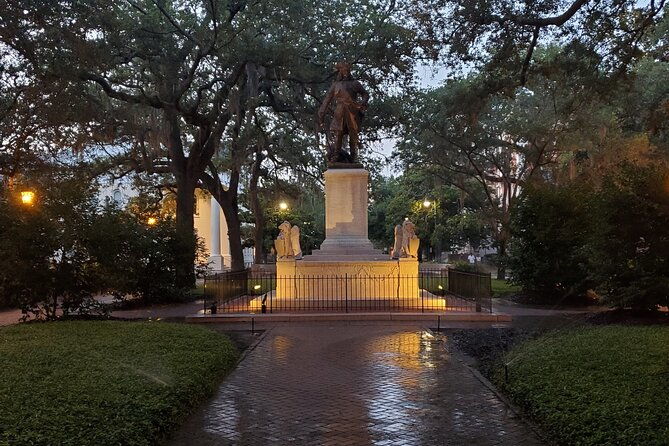savannah-history-and-haunts-candlelit-ghost-walking-tour
