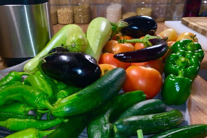 shared-group-cooking-class-at-home-of-mykonian-family-in-mikonos
