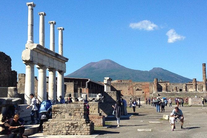 sharing-tour-of-pompeii