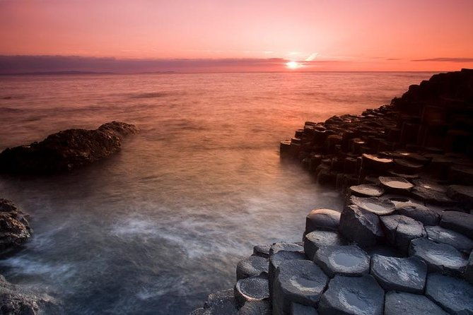 shore-excursion-giants-causeway-tour-from-belfast-port-extra-leg-room-bus