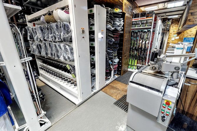ski-and-snowboard-equipment-rental-in-bansko