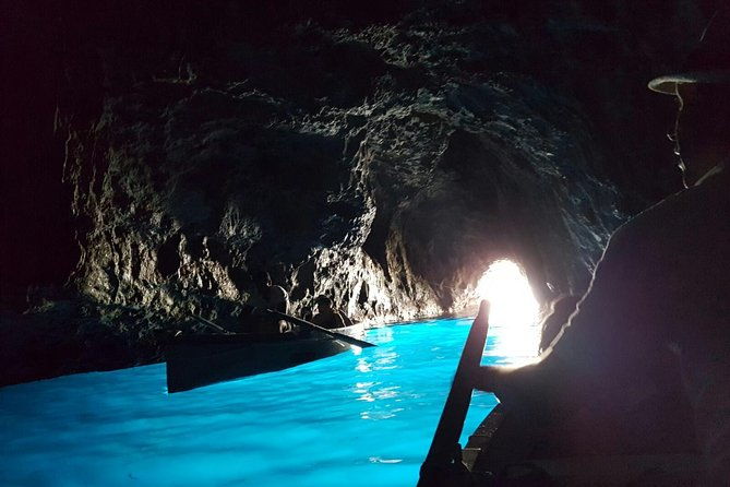 small-group-day-boat-tour-to-capri