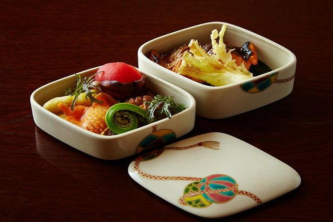 small-group-dinner-experience-in-kyoto-with-maiko-and-geisha