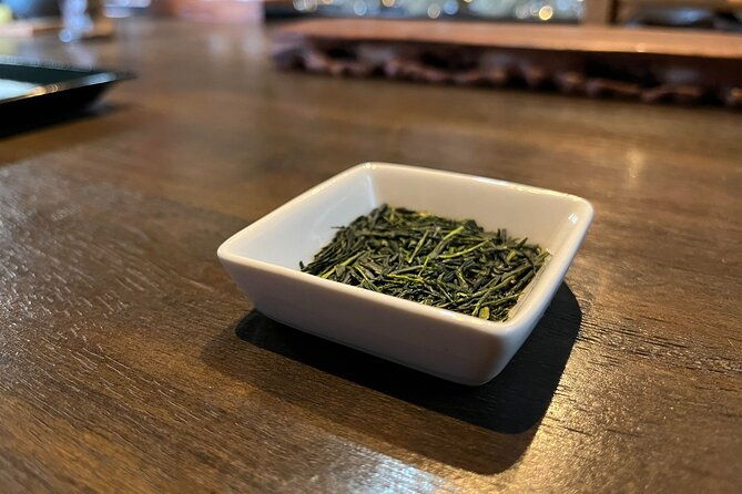 small-group-japanese-green-tea-tasting-in-shizuoka