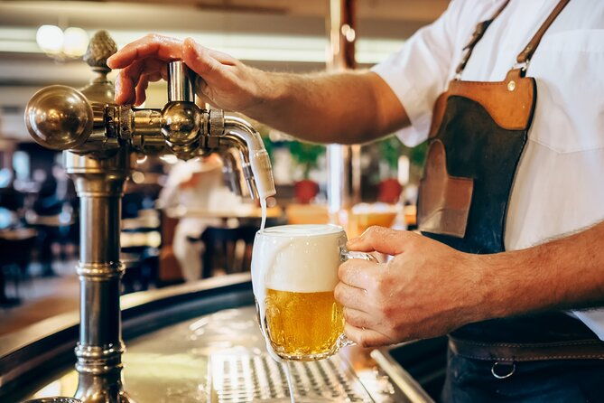 small-group-local-pubs-walking-tour-and-traditional-czech-dinner