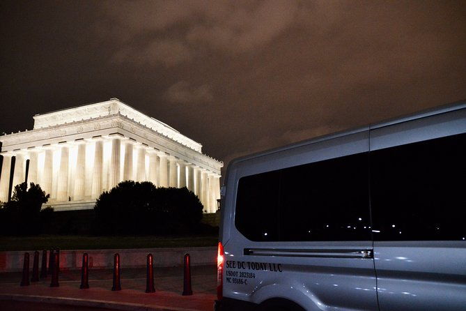 small-group-national-mall-night-tour-with-10-top-attractions