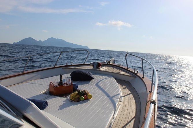 small-group-sailing-day-tour-to-capri-from-positano