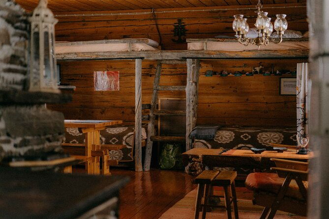 small-group-snowshoeing-and-reindeer-farm-visit