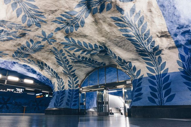stockholm-underground-metro-art-ride-with-a-local
