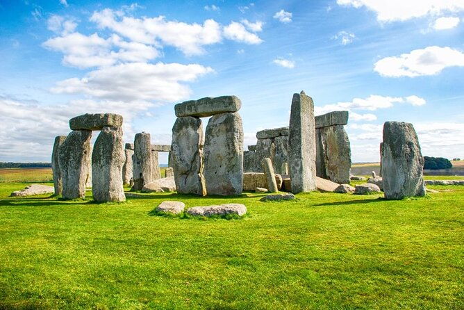 stonehenge-and-windsor-castle-tour-from-london-with-entry-tickets