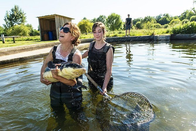 sturgeon-fish-farm-visit-and-caviar-master-class-tasting-in-neuvic