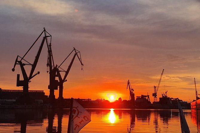 sunset-on-the-shipyard-and-old-town-evening-cruise