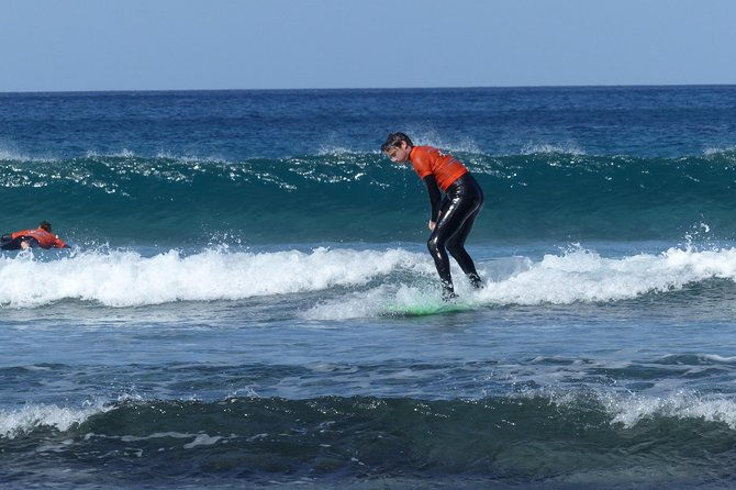 surf-class-in-famara-915-1200-or-1145-1430-2h-class
