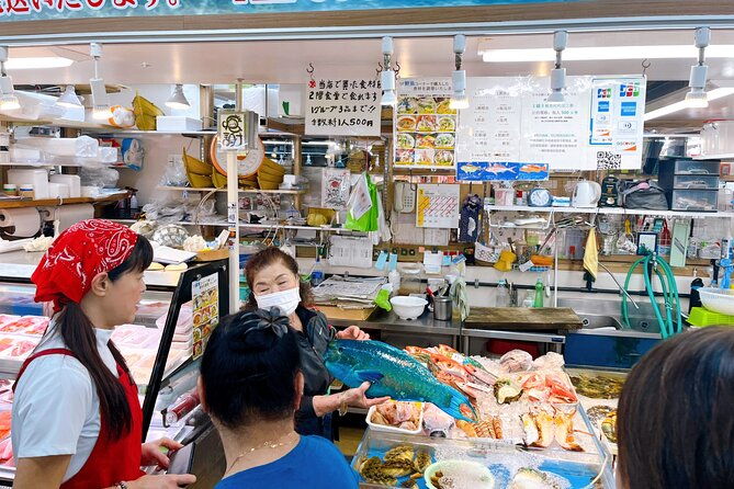 sushi-making-experience-class-in-naha-makishi-public-market