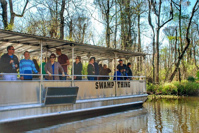 swamp-boat-ride-and-oak-alley-plantation-tour-from-new-orleans