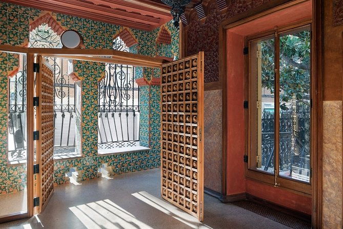 sweet-gaudi-casa-vicens-ticket-with-chocolate-churros
