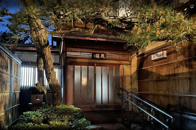 takayama-night-tour-with-local-meal-and-drinks-2