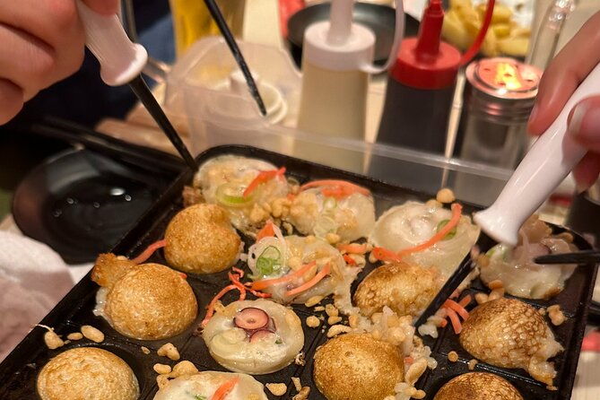 takoyaki-party-shinjuku-night-tour-in-tokyo-%e2%80%bbunlimited-drinks